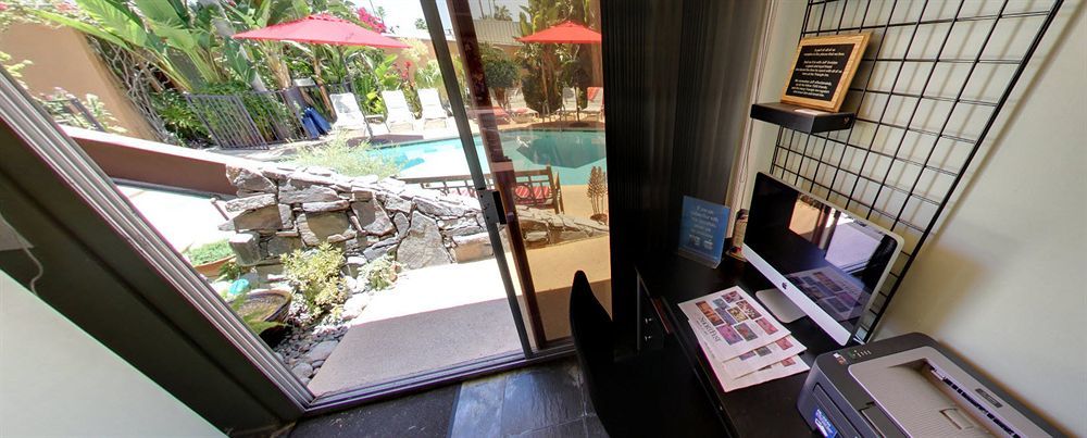 Triangle Inn Clothing Optional Resort For Men Palm Springs Exterior photo
